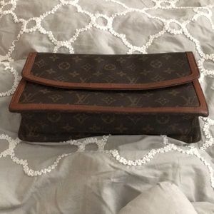 COPY - Louis Vuitton Damme GM Clutch!